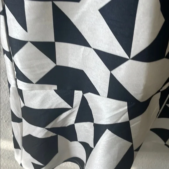 Zapelle Geometric Black and White Midi Dress - Picture 5 of 9